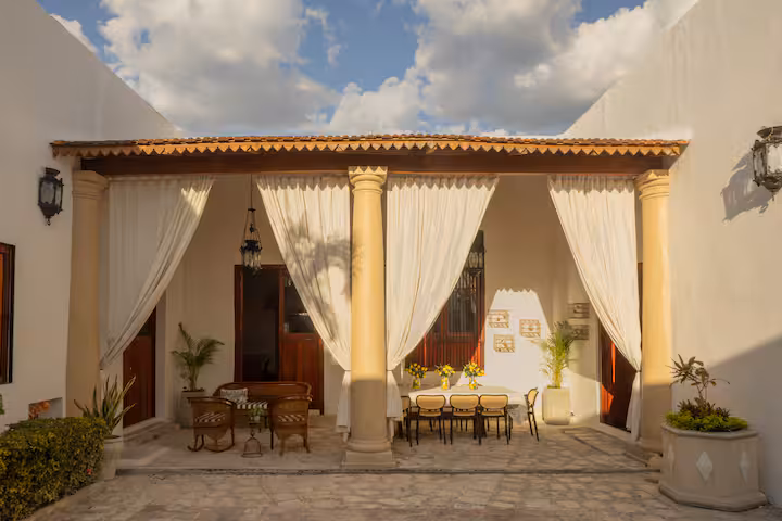 Patio de Dos Almas — Mañana